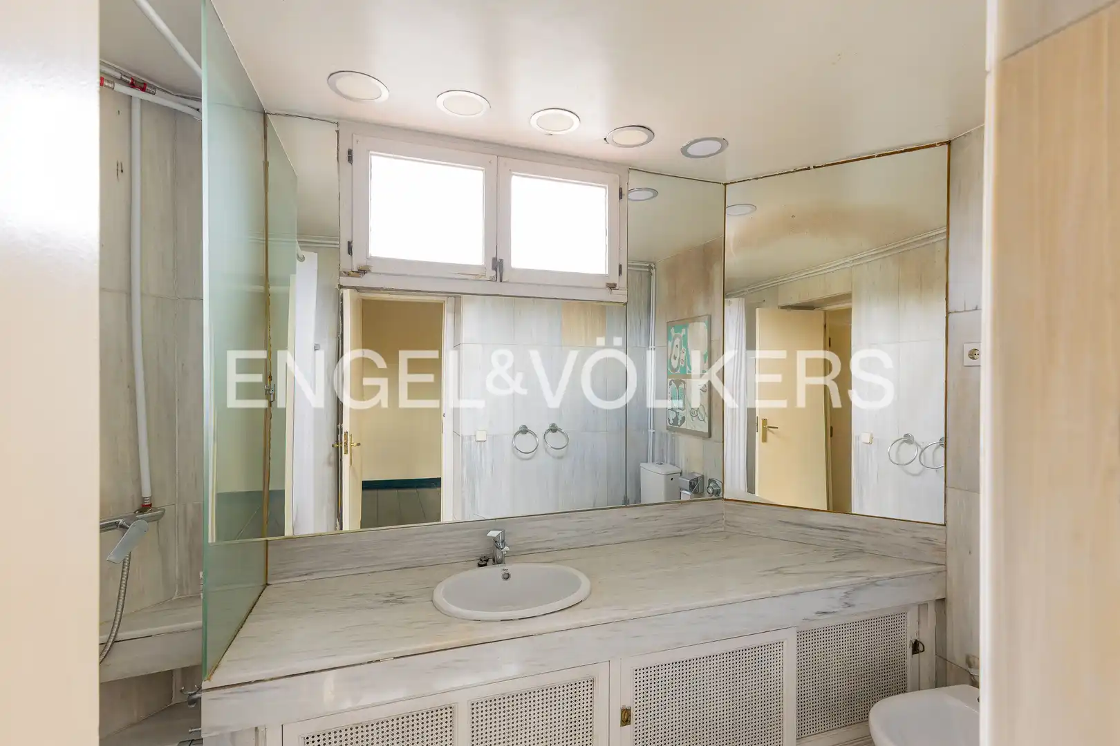 Bathroom of Houses for sale in Madrid  with Air Conditioner, Heating and Private garden