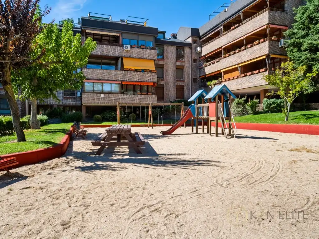 Vista exterior de Pis de lloguer en Las Rozas de Madrid amb Piscina
