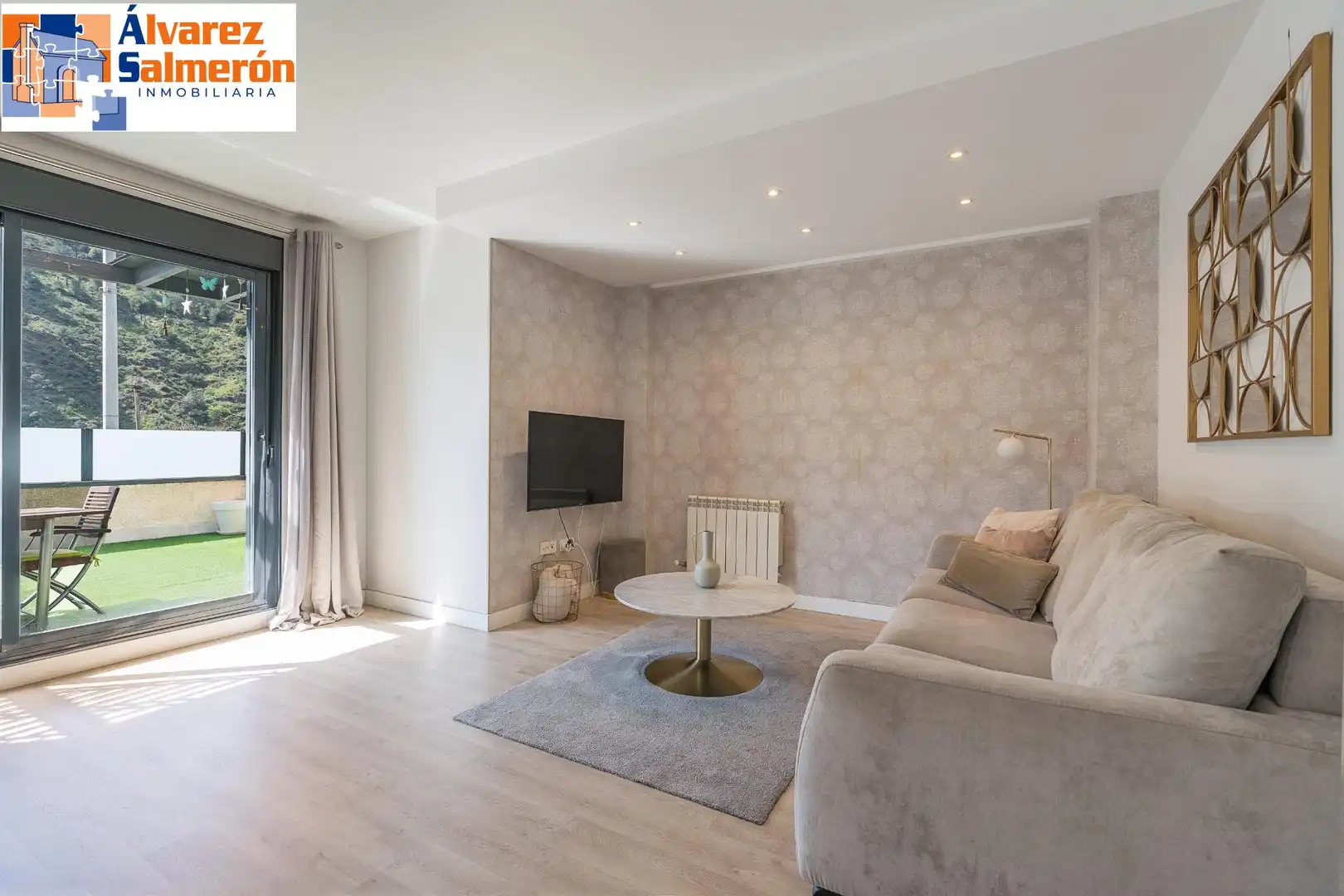 Wohnzimmer von Einfamilien-Reihenhaus zum Verkauf in Granada mit Privatgarten und Balkon