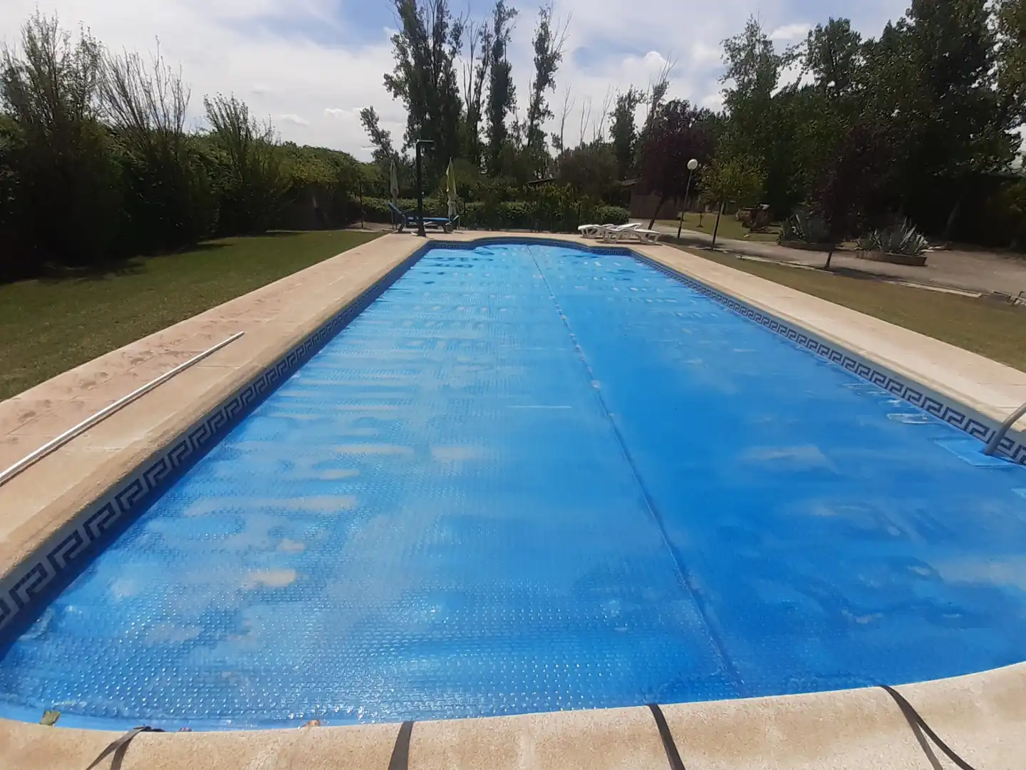 Schwimmbecken von Grundstücke zum Verkauf in Coreses
