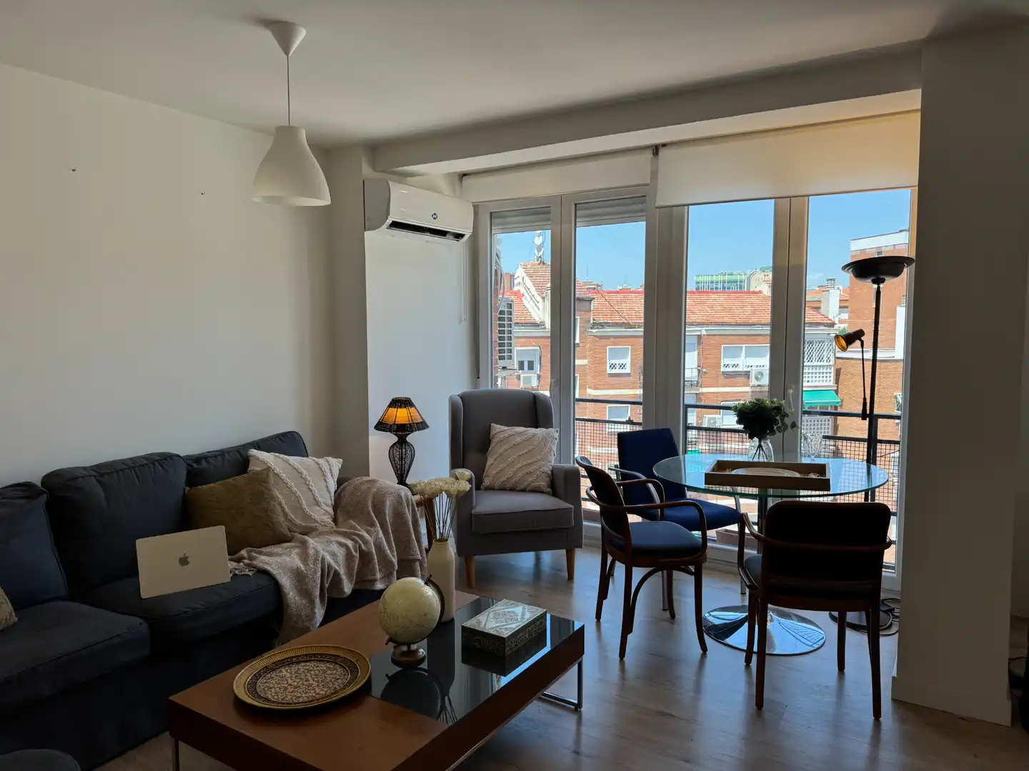 Sala d'estar de Pis de lloguer en  Madrid Capital amb Aire condicionat, Calefacció i Moblat