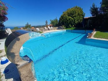 Detached house with pool for sale in Lugar Caneiro