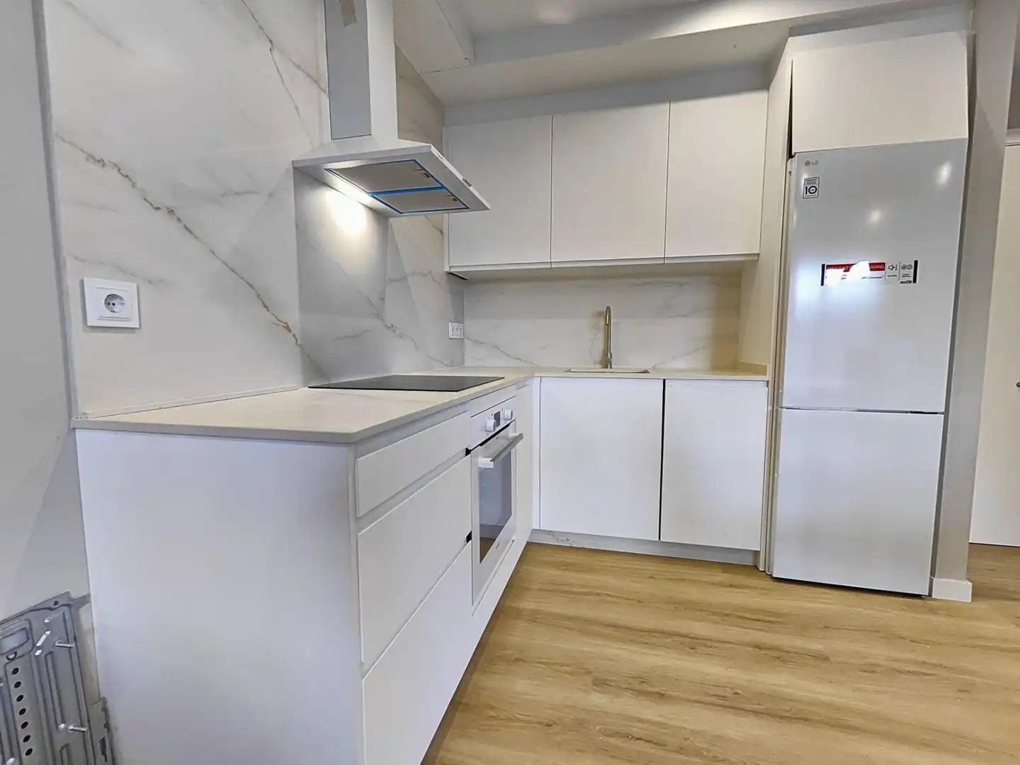 Kitchen of Flat for rent in Pontevedra Capital   with Heating, Storage room and Furnished