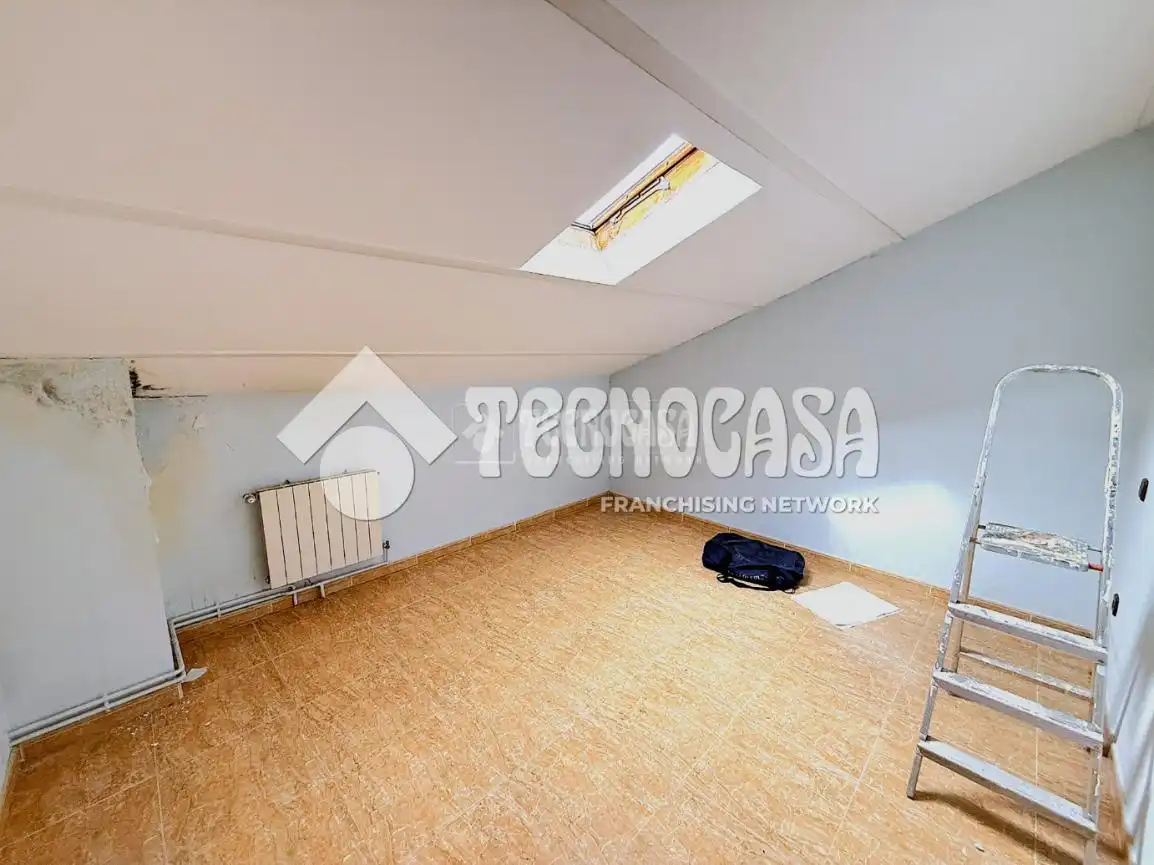 Casa adosada en venta en Huete con Calefacción, Amueblado y Piscina comunitaria