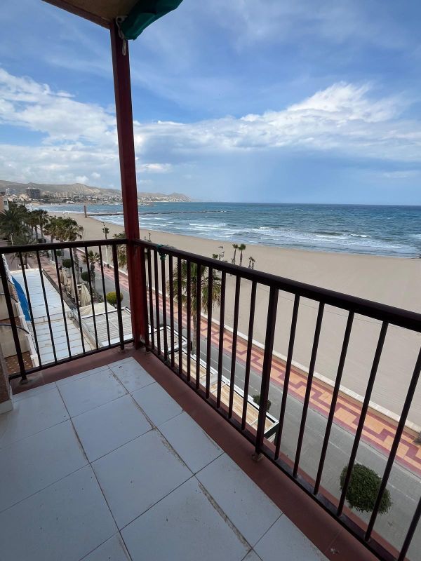 Vista exterior de Apartament de lloguer en El Campello amb Aire condicionat, Calefacció i Terrassa