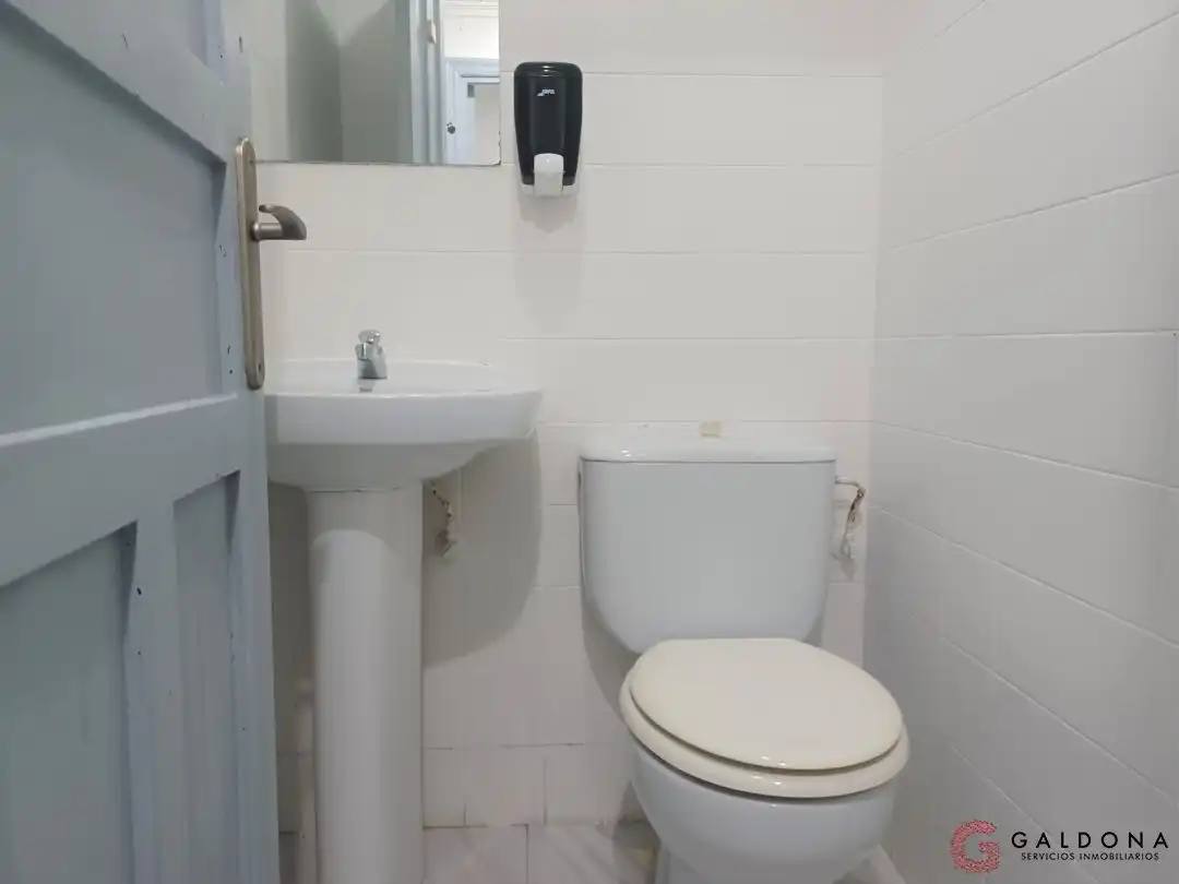 Bany de Local en venda en Donostia - San Sebastián  amb Aire condicionat