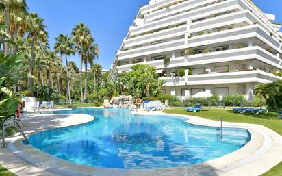 Außenansicht von Wohnungen zum verkauf in Marbella mit Klimaanlage, Terrasse und Schwimmbad