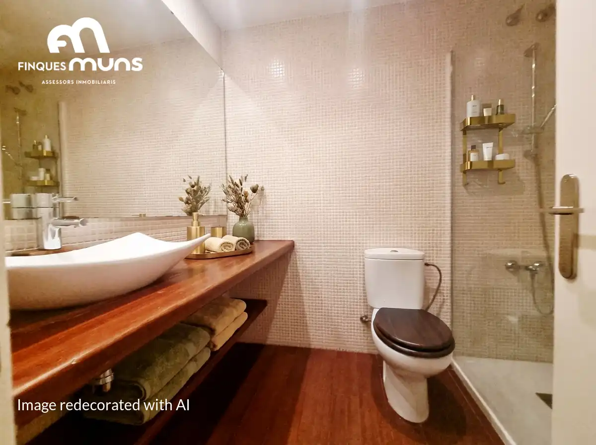 Baño de Piso en venta en Girona con Aire acondicionado, Calefacción y Jardín privado