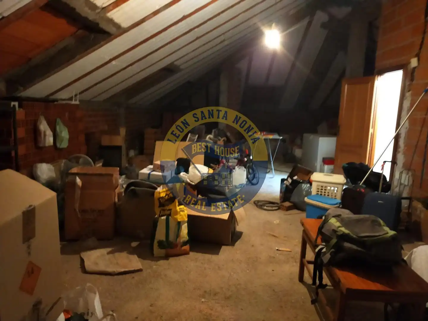 Casa o xalet en venda en León Capital  amb Calefacció
