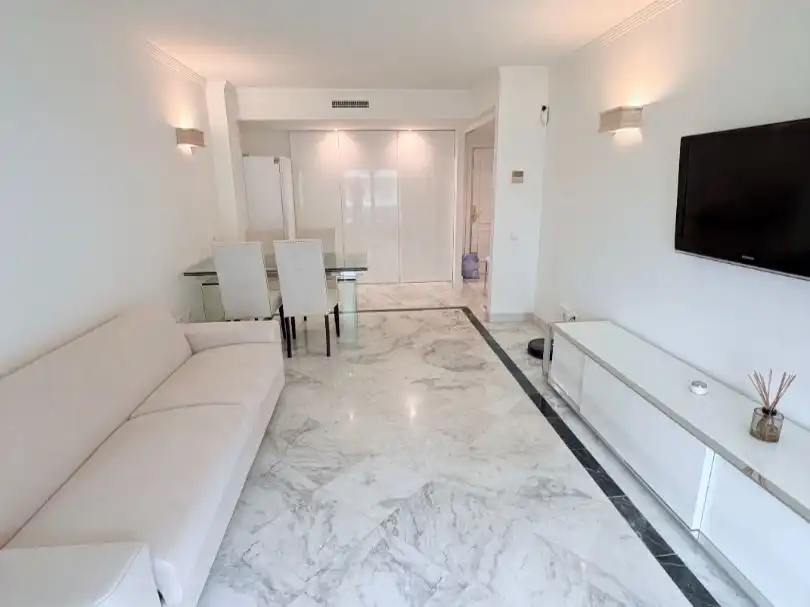 Living room of Flat for sale in Nueva Andalucía