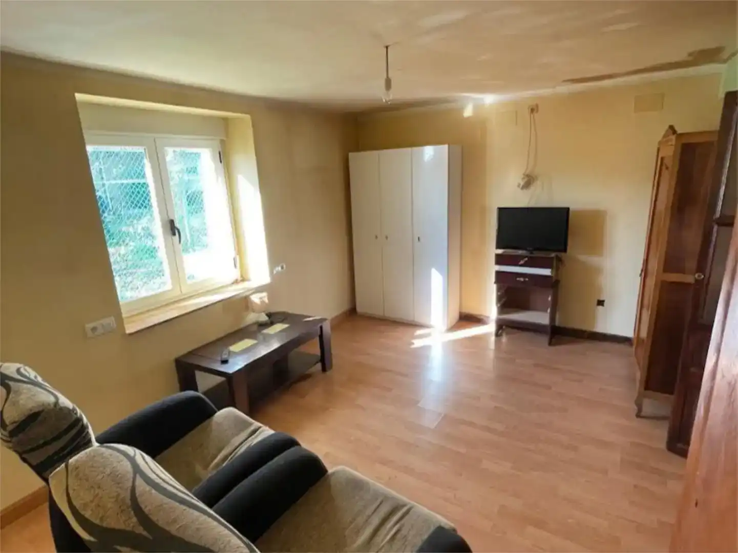 Living room of Flat for sale in Gradefes  with Parquet flooring and Furnished