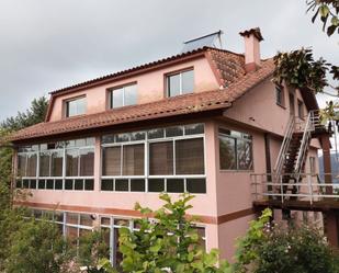 Vista exterior de Casa o xalet en venda en Vigo  amb Jardí privat