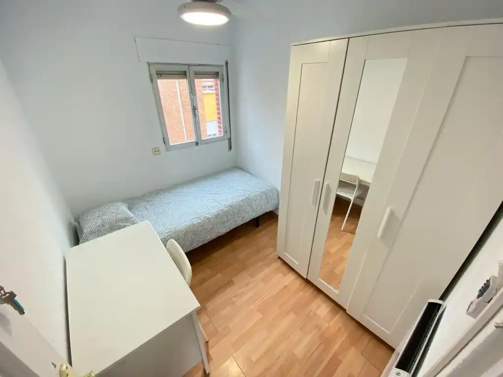 Habitación en Calle Orio, 5, Los Ángeles