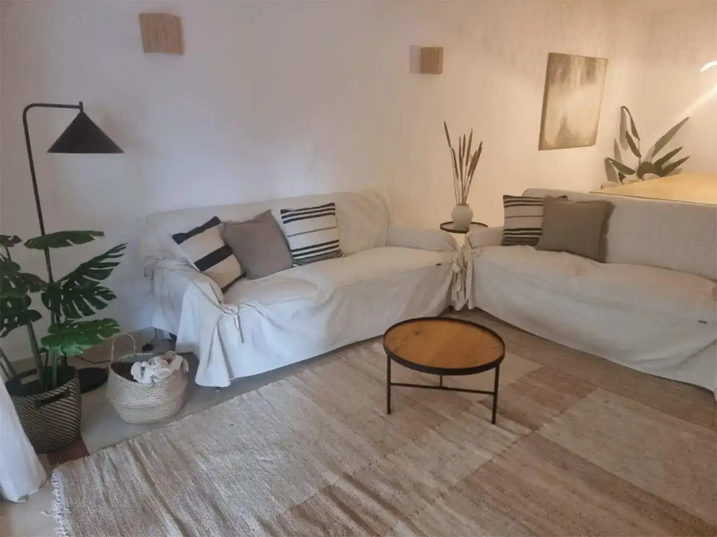 Sala d'estar de Pis de lloguer en Marbella amb Aire condicionat i Piscina
