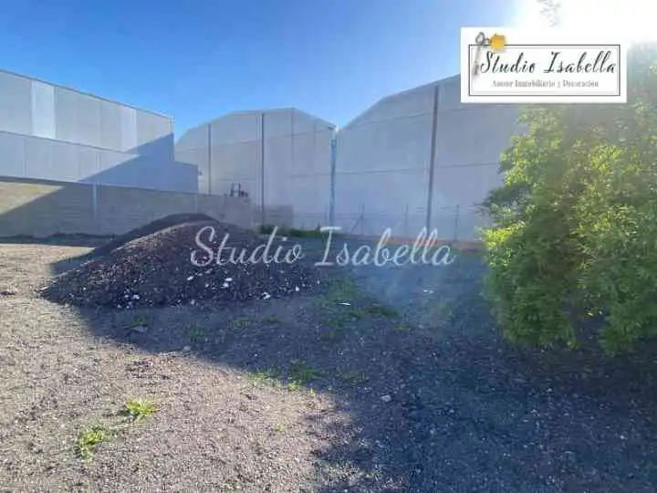 Terreno industrial de alquiler en Calle Río Valdecarza, Santa María de Benquerencia