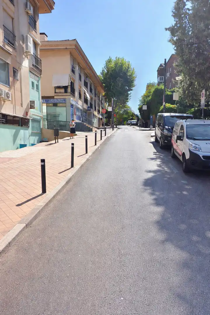 Vista exterior de Local en venda en Pozuelo de Alarcón amb Aire condicionat i Calefacció