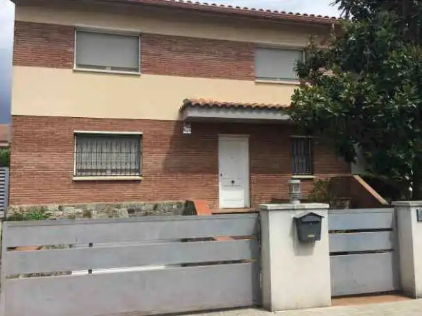 Casa adosada en venda a C/ Santa María del Camí, Can Illa