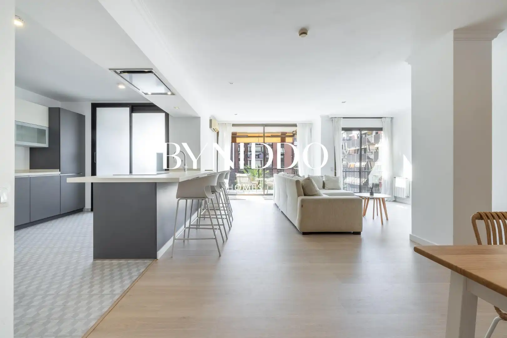 Sala de estar de Ático en venta en Sant Cugat del Vallès con Aire acondicionado, Calefacción y Parquet