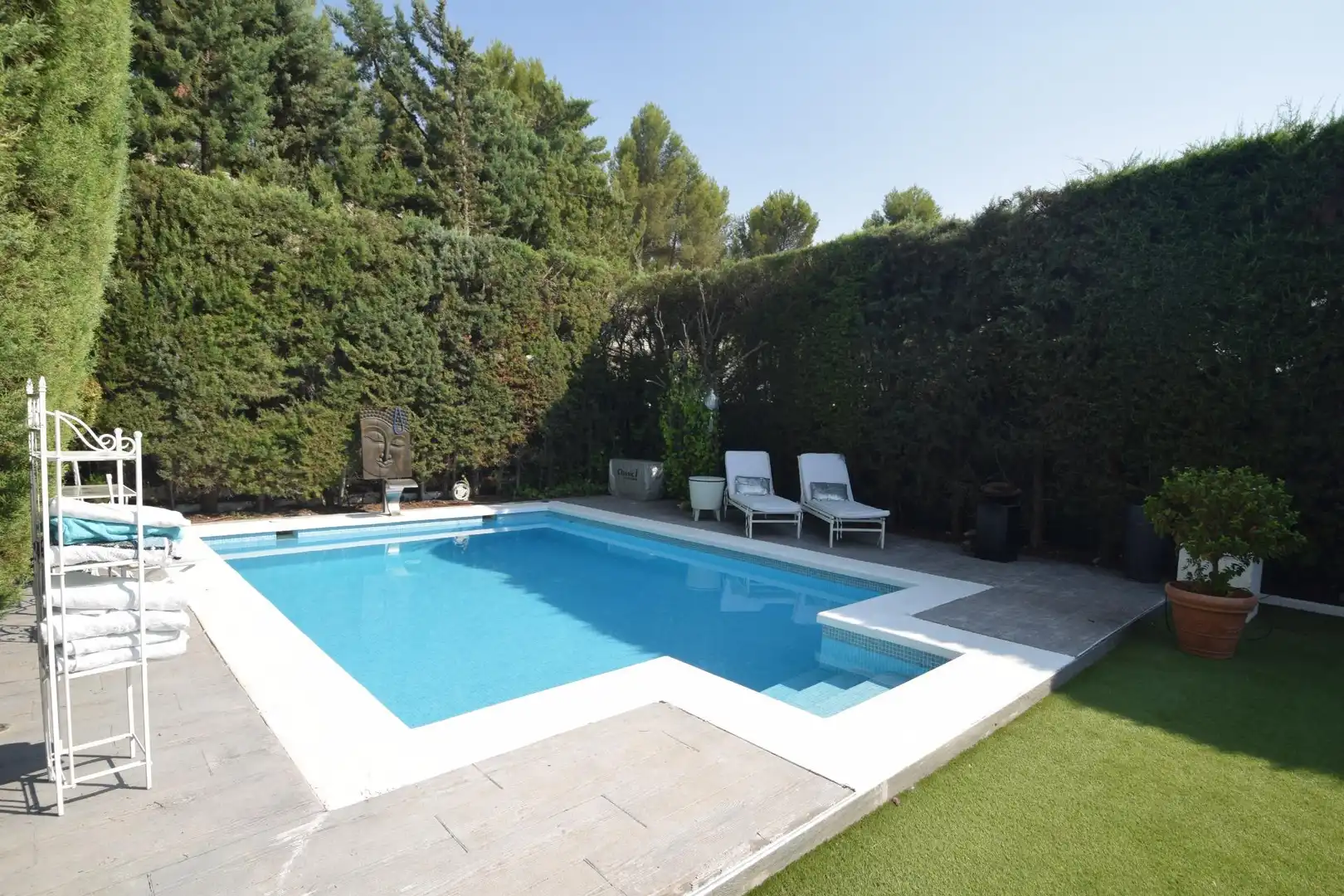 Semi-detached house with pool for sale in Calle de los Eucaliptos