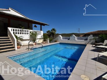 Chalet con piscina en venta en Paseo Marxuquera baja