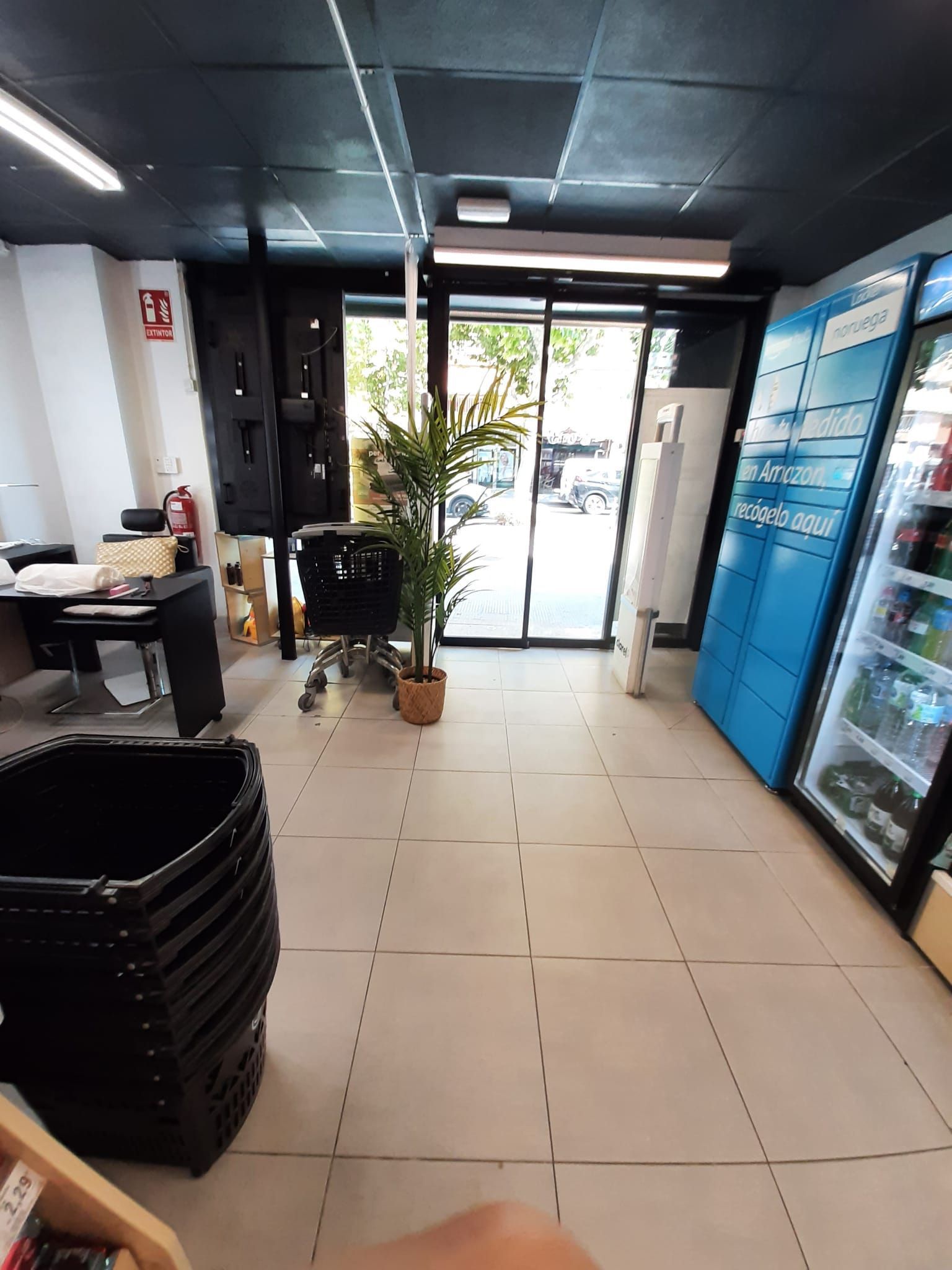 Premises for sale in Salou  with Air Conditioner and Alarm