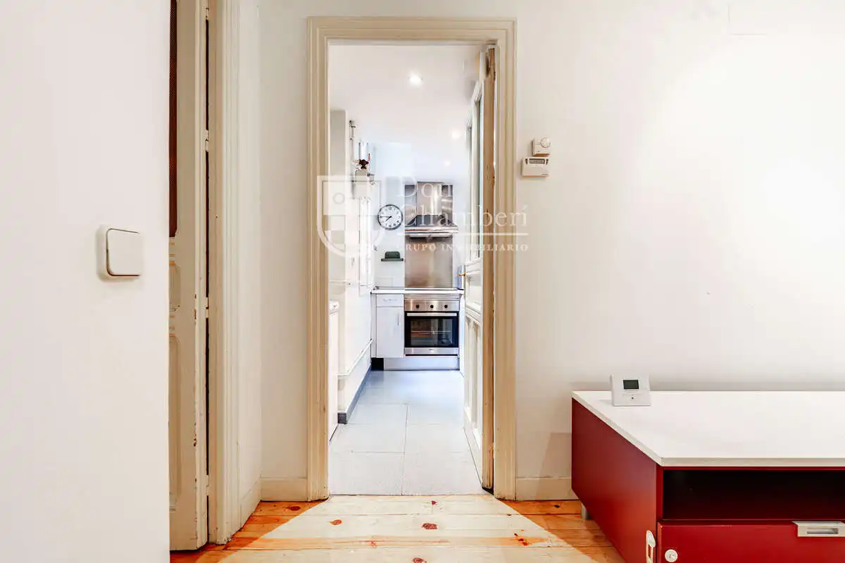 Flat for sale in Madrid  with Heating and Furnished