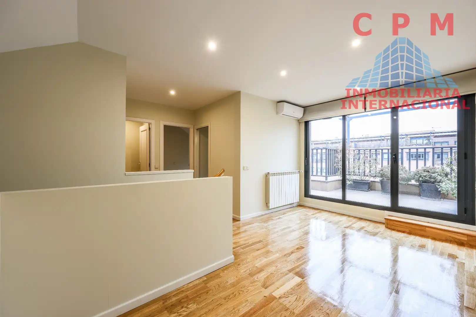 Living room of Duplexes for rent in  Madrid Capital  with Air Conditioner, Heating and Parquet flooring