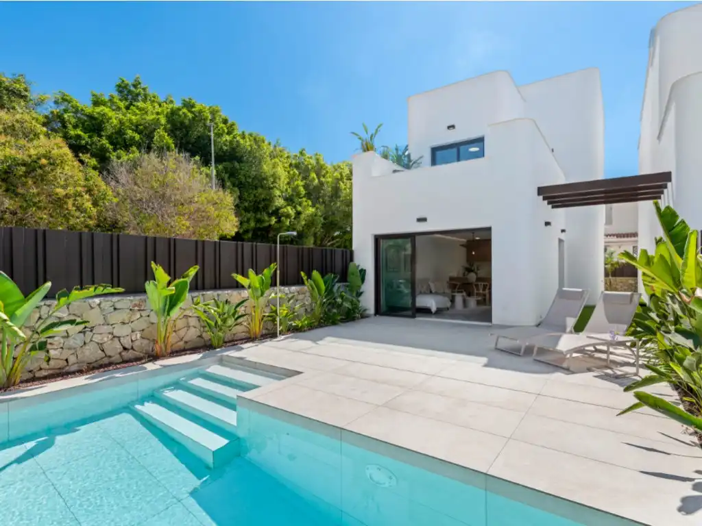 Vista exterior de Casa o xalet en venda en Pilar de la Horadada amb Piscina