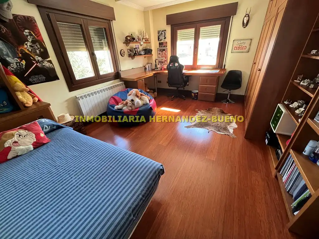 Habitación de Casa o chalet en venta en Carbajosa de la Sagrada con Aire acondicionado, Calefacción y Jardín privado