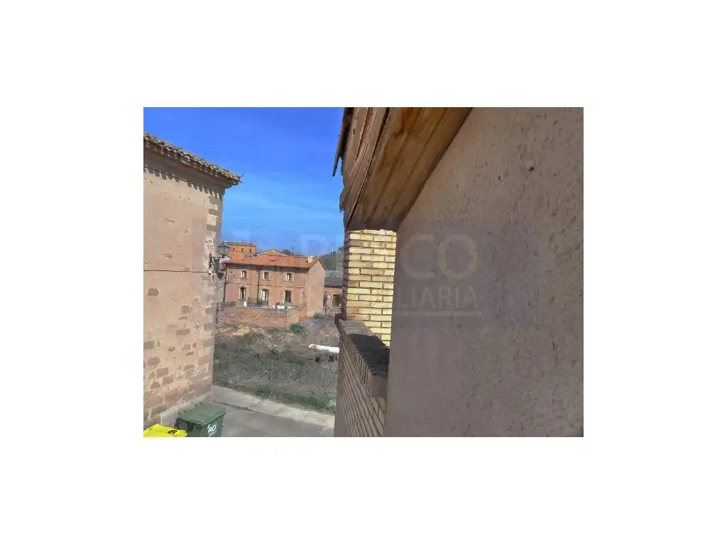 Vista exterior de Casa o xalet en venda en Cordovín amb Balcó