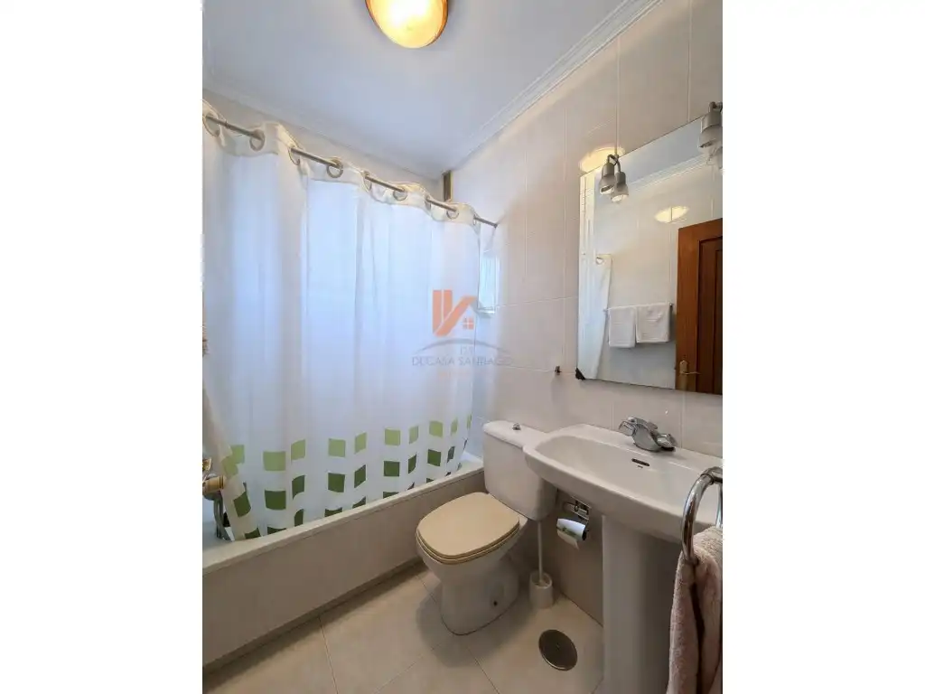 Bany de Casa o xalet en venda en Santiago de Compostela  amb Jardí privat i Terrassa