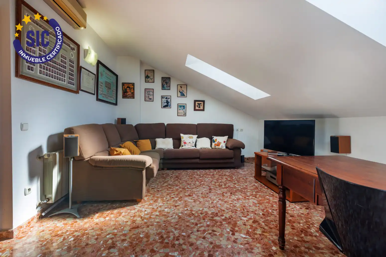 Sala d'estar de Casa o xalet en venda en L'Alcúdia de Crespins amb Aire condicionat, Terrassa i Balcó