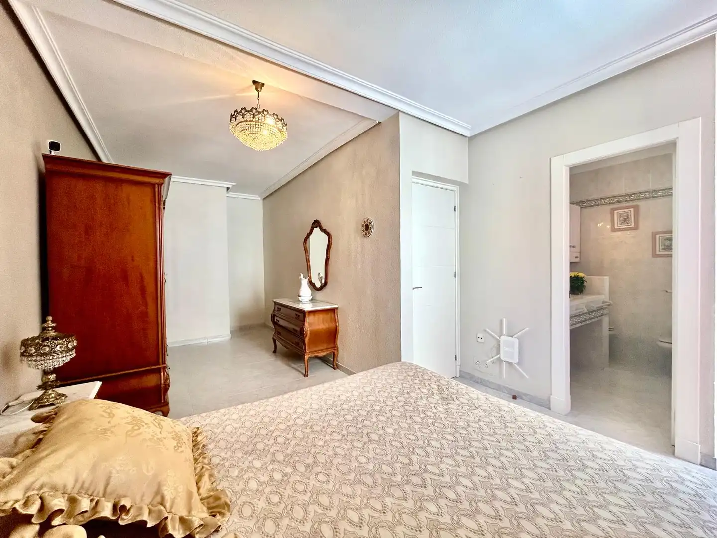 Habitación de Casa adosada en venta en Roquetas de Mar con Aire acondicionado, Calefacción y Jardín privado