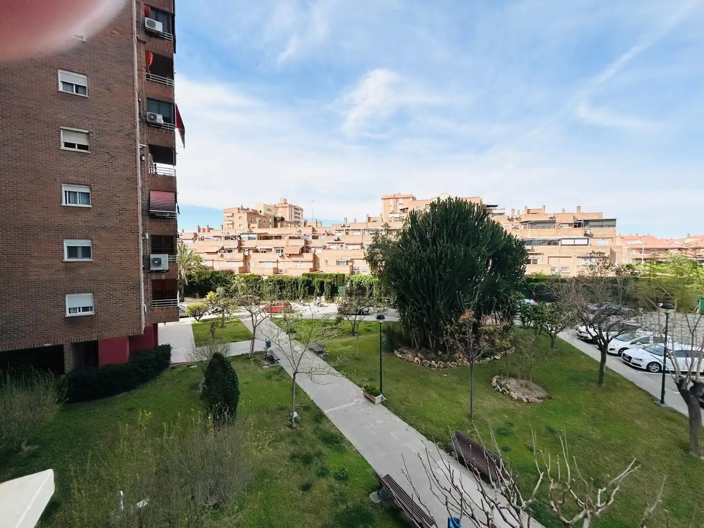 Vista exterior de Pis en venda en Alicante / Alacant amb Aire condicionat, Jardí privat i Moblat