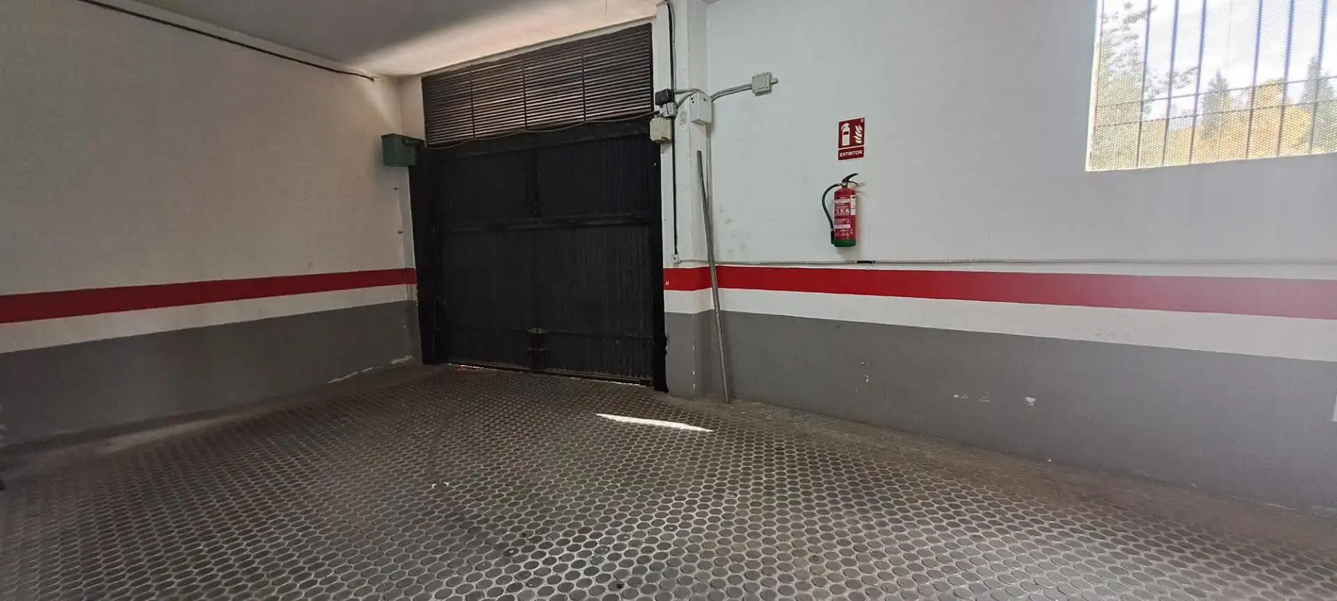 Aparcament de Dúplex de lloguer en Granada amb Aire condicionat i Traster