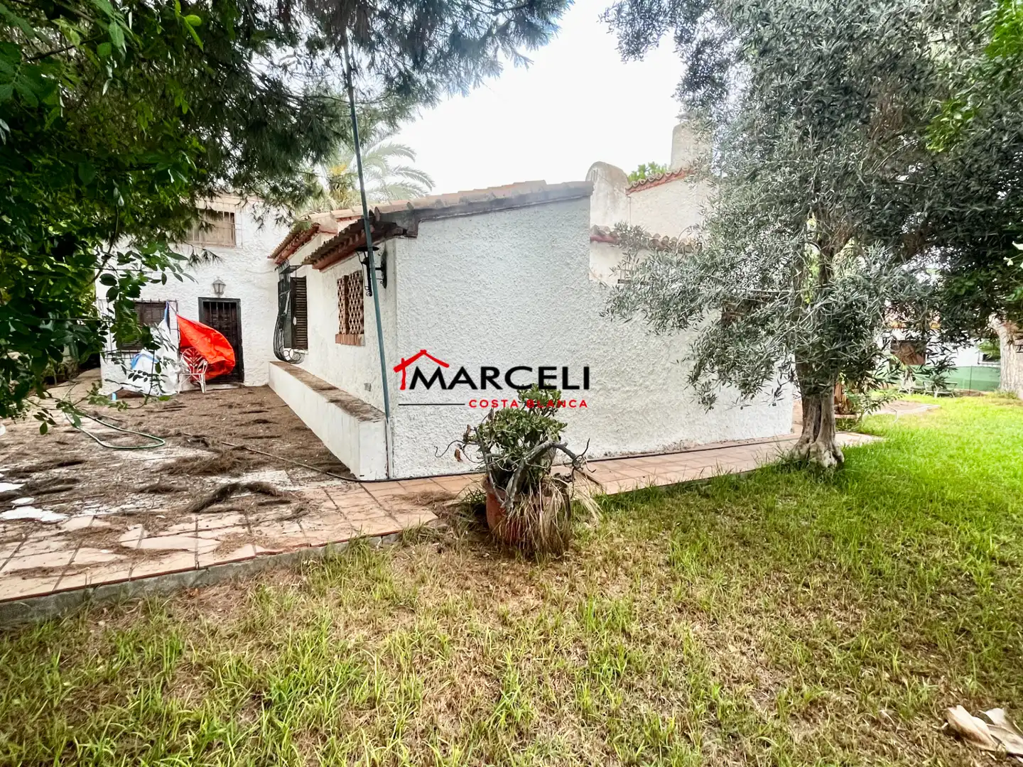 Vista exterior de Casa o xalet en venda en Orihuela amb Jardí privat, Terrassa i Moblat