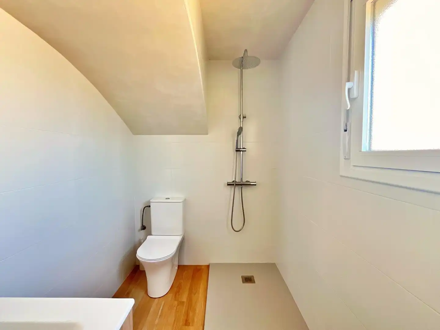 Badezimmer von Haus oder Chalet zum Verkauf in Roquetes mit Klimaanlage, Heizung und Privatgarten
