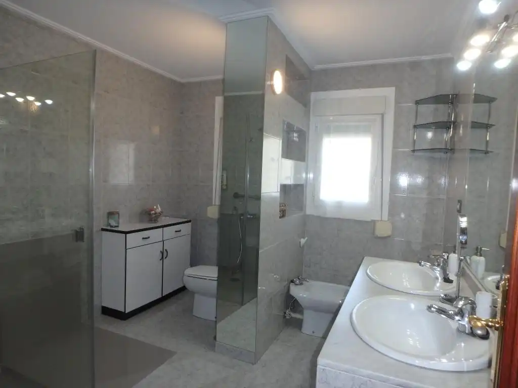 Badezimmer von Wohnung zum Verkauf in  Pamplona / Iruña mit Heizung und Terrasse
