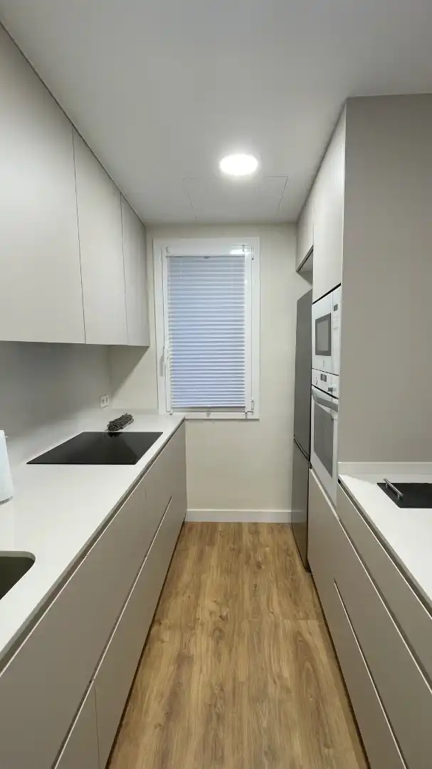 Cuina de Pis de lloguer en Barcelona amb Aire condicionat, Parquet i Moblat
