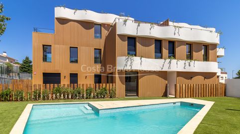 Apartamento de obra nueva en Palamós con jardín privado de 96 m, piscina comunitaria y a 400 metros de la playa de La Fosca
