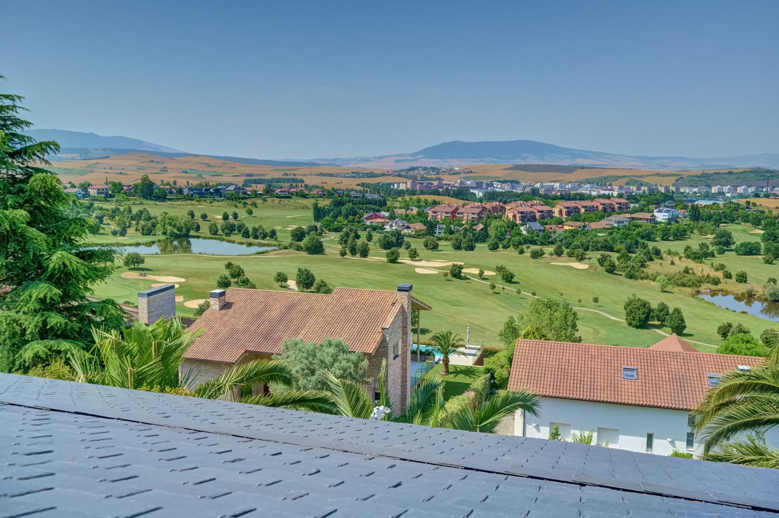 Vista exterior de Casa o xalet en venda en Egüés amb Jardí privat i Terrassa