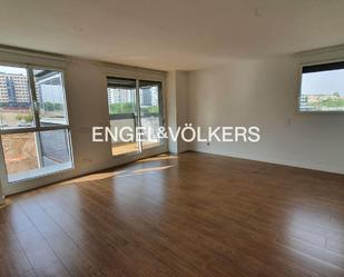 Sala d'estar de Apartament de lloguer en  Madrid Capital amb Aire condicionat, Calefacció i Terrassa