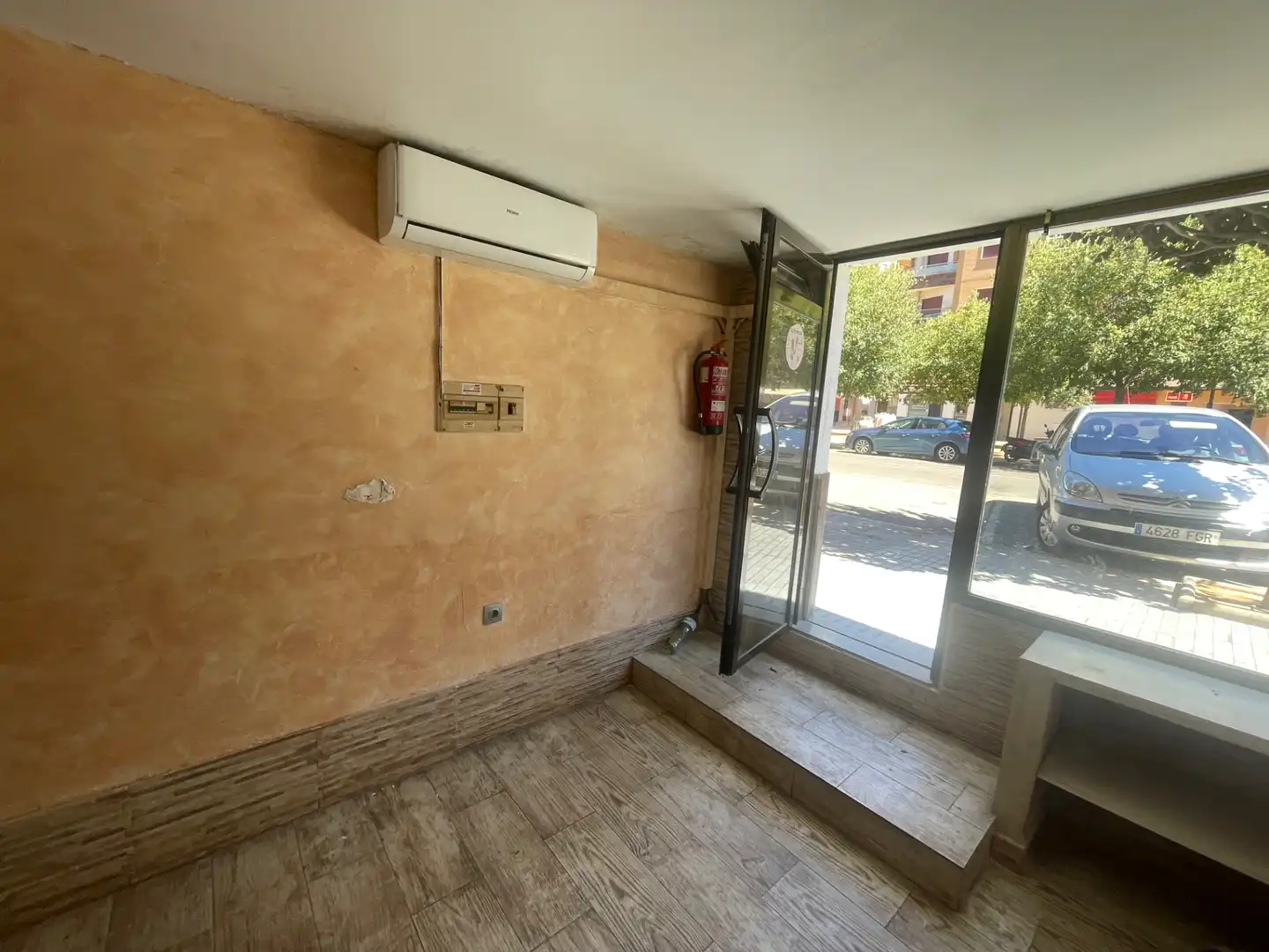 Local comercial en alquiler en Avenida de la Paz, imagen 2