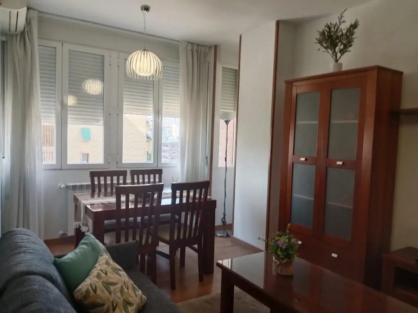 Comedor de Piso de alquiler en Madrid con Aire acondicionado, Calefacción y Amueblado