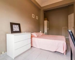 Dormitori de Apartament per a compartir en  Valencia Capital amb Moblat, Forn i Microones