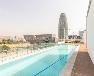 Swimming pool of Apartment to rent in  Barcelona Capital  with Air Conditioner, Heating and Parquet flooring