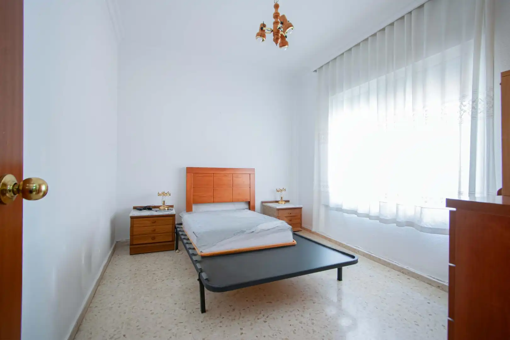 Schlafzimmer von Einfamilien-Reihenhaus zum Verkauf in Sevilla mit Klimaanlage und Heizung