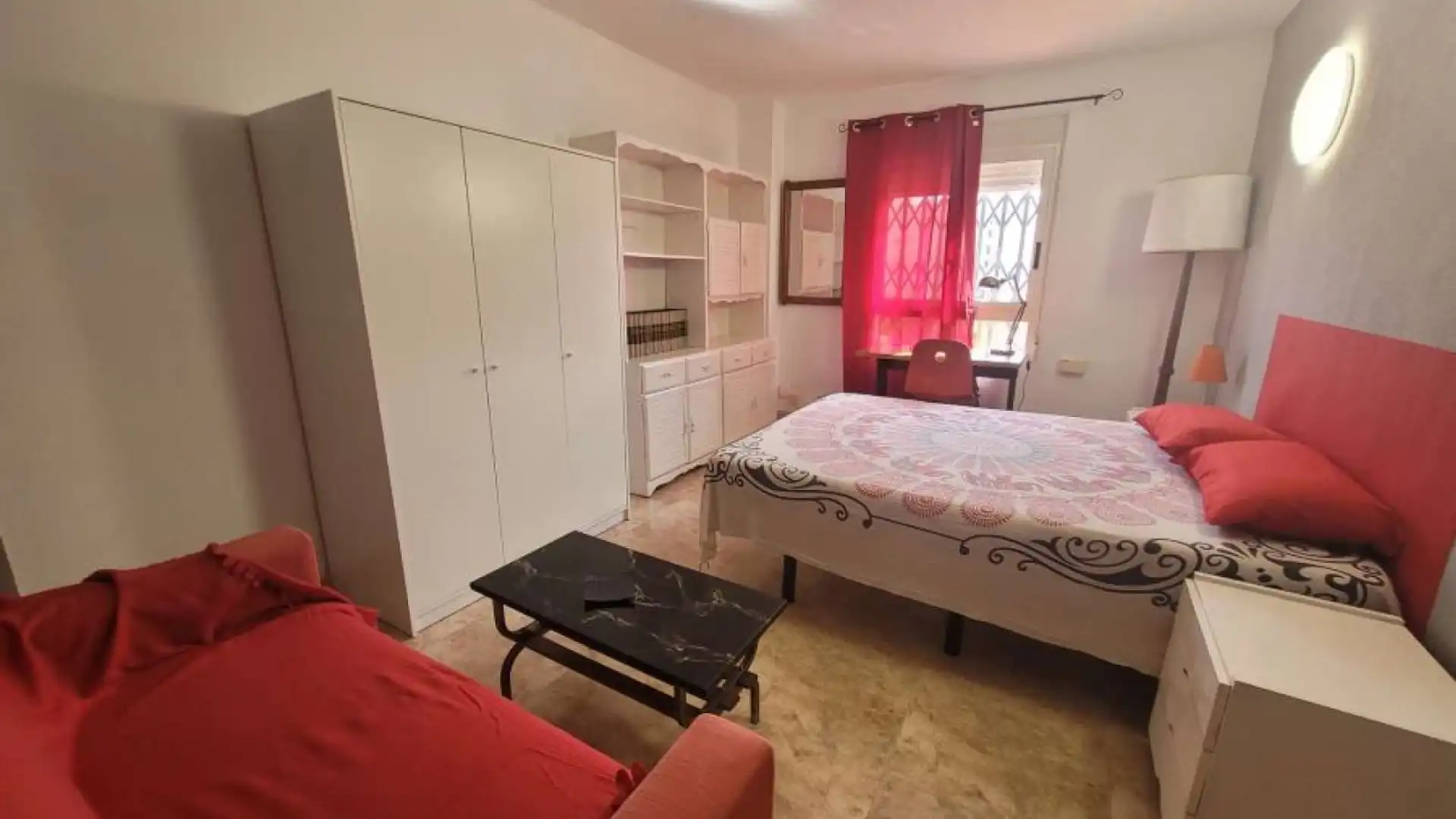 Habitación de Piso para compartir en Moncada con Aire acondicionado, Terraza y Amueblado