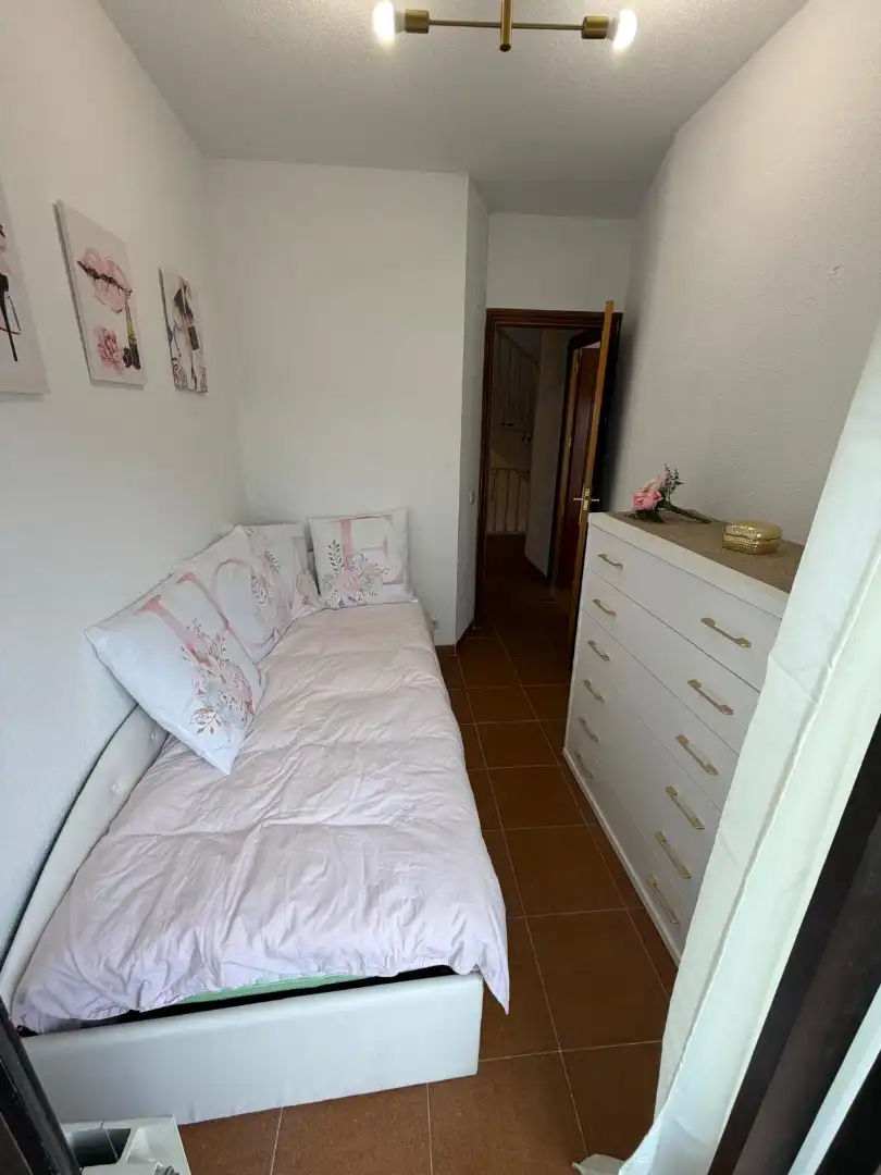 Habitación de Casa o chalet en venta en Navamorcuende con Calefacción, Terraza y Amueblado
