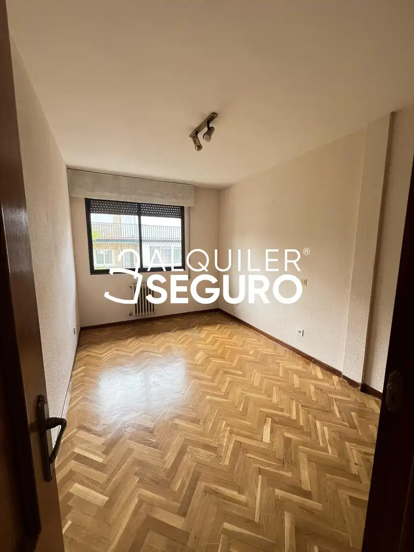 Bedroom of Flat for rent in Madrid  with Air Conditioner and Heating